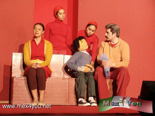 Festival Teatro Infantil A TROTE (05-10) Los SueÃ±os de Paco 
El dÃ­a 26 de Febrero se presentÃ³ en el Teatro Sergio MagaÃ±a "Los SueÃ±os de Paco"  de Carlos Corona con la compaÃ±Ã­a de teatro Grupo Bochinche con una duraciÃ³n de 60 minutos.

Text by: YanÃ­n RamÃ­rez 
Keywords: festival teatro theater infantil kids sueÃ±os paco 