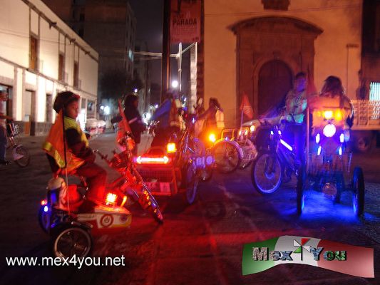 Tercer Paseo Nocturno "Cupidos en Bicicleta" (04-05)
La titular de la dependencia capitalina, Martha Delgado, informÃ³ que para esta tercera ediciÃ³n del Paseo Nocturno en Bicicleta indicÃ³ que buscarÃ­a romper el rÃ©cord de las dos ediciones anteriores donde en la primera se logrÃ³ reunir a tres mil 500 personas, en la segunda casi 10 mil.
Keywords: carrera ciclismo ciclista bicicleta plaza santo domingo 
