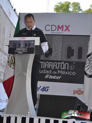 Todo listo para el MaratÃ³n CDMX 2015 (01-05)
En el marco del altar a los niÃ±os heroes se presentÃ³ la playera que utilizarÃ¡n los corredores y medalla que se les entregarÃ¡ al final de los 42 kilÃ³metros.

Text and Photo by: YanÃ­n RamÃ­rez
Keywords: maratÃ³n cdmx 2015 playera y medalla maratÃ³n corredores indeporte kinki mancera horacio de la vega