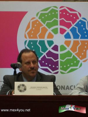 Anuncian Segunda Fiesta de las Culturas IndÃ­genas (02-05)
Organizado por SCCDMX , SEDEREC, SEDU, COPRED y CPBODF para que todo se lleve a cabo del 27 agosto al 30 de Agosto donde se pordra apreciar la infinidad de riqueza cultural de los pueblos indÃ­genas.

Text and Photo by: YanÃ­n RamÃ­rez
Keywords: fiesta culturas indÃ­genas 2015 zÃ³calo capitalino tribu Yaqui Bolivia expo-venta de artesanÃ­as