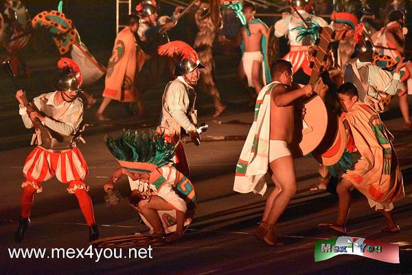 Representación Histórica por los 200 años de la Consumación de la Independencia (02-06)
El Ejército Mexicano realizará una representación “Histórica-Cultural”, con más de 1,400 elementos. ·            Se desarrollará con tecnología de vanguardia, animaciones artísticas, rayos láser multicolores y se podrá seguir por televisión y redes sociales. 

 La parte musical estará a cargo de la Orquesta Sinfónica, la Banda de Música, el Coro y el Mariachi de la Secretaría de la Defensa Nacional, así como un coro infantil.

Se llevaron a cabo escenificaciones de pasajes históricos de la historia de nuestro país como por ejemplo la llegada de los invasores españoles y la posterior caída de la Gran Tenochtitlán a manos de los peninsulares y sus aliados indígenas. 


Text & Photo by Antonio Pacheco 
Keywords: Representación Histórica 200 años Consumación Independencia sedena zocalo plaza constitucion morelos hidalgo guerrero allende iturbide