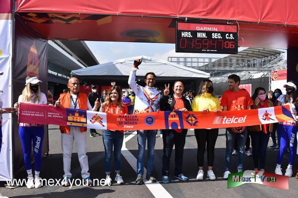 Expo Maratón 2021 y  listos para el Maratón Intl de la CDMX 2021 (05-05)
Por su parte, Luis Miguel Rodríguez Penagos, director general de Grupo Martí, dijo que “hoy más que nunca sentimos que estamos regresando a la vida a través del deporte de la mano de nuestras autoridades volveremos a tomar las calles de la Ciudad más bonita de mundo”.

En tanto, el corredor Miguel Ángel Vargas, único participante de las 37 ediciones del Maratón, afirmó que esta carrera será una buena oportunidad para agradecer que estamos vivos y rendirle un tributo a todos los que se fueron durante esta pandemia.

Por igual, estuvieron en el corte del listón Ameyalli Sánchez, directora de infraestructura; Arlette Parres, directora de Organización de Eventos y Javier Carvallo, director técnico del Maratón.


Text & Photo by: Antonio Pacheco
Keywords: expo maraton 2021 internacional cdmx ciudad mexico