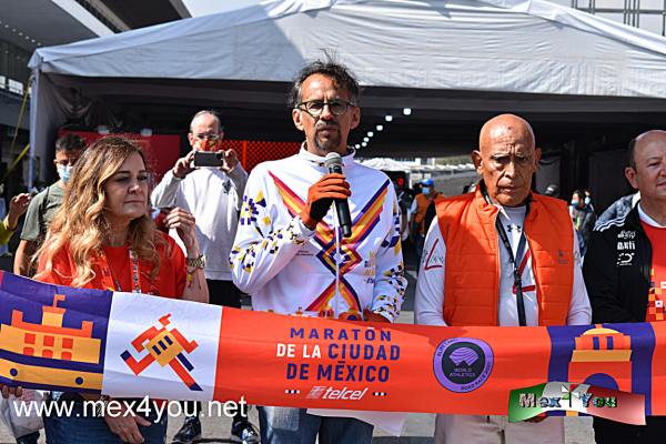 Expo Maratón 2021 y  listos para el Maratón Intl de la CDMX 2021 (04-05)
En cuanto a la cuestión de seguridad  Humberto González Arroyo, director general Táctico Operativo de la Secretaría de Gestión Integral de Riesgos y Protección Civil (SGIRPC), dijo que entre las acciones de su secretaría está la presencia de 18 elementos operativos durante el evento, así como la verificación de medidas preventivas y de protección civil.

Recomendó al público asistente al maratón portar una tarjeta de seguridad que debe contener nombre completo, edad, teléfono, tipo de sangre y si toman algún medicamento específico, el uso de bloqueador solar, gorra, gafas de sol, ropa de colores claros y de manga larga, y mantenerse hidratados.


Text & Photo by: Antonio Pacheco 
Keywords: expo maraton 2021 internacional cdmx ciudad mexico