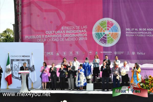 InauguraciÃ³n II Fiesta  Pueblos y Barrios Originario de la CDMX (01-05)
A partir de las 11:00 hrs diÃ³ iniciÃ³ a las actividades de la Segundo aÃ±o de la Fiesta de las Culturas IndÃ­genas con la presencia de autoridades del Distrito Federal asÃ­ como la ministra de justicia de Bolivia y Representante de la Tribu Yaqui.

Text and Photo by: YanÃ­n RamÃ­rez
Keywords: inauguraciÃ³n II Fiesta de las culturas indÃ­genas pueblos originarios zÃ³calo capitalino tribu yaqui bolivia artesanias