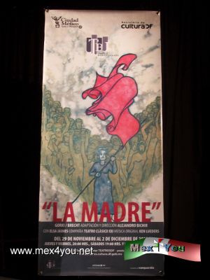 Llega la adaptaciÃ³n de "La Madre" en el Teatro Benito JuÃ¡rez (03-04)
La escenografÃ­a e iluminaciÃ³n es de Mario AlcÃ¡ntara, vestuario de Cecilia GarcÃ­a y producciÃ³n de MarÃ­a Teresa Guerrero.

Text and Photo by: YanÃ­n RamÃ­rez
Keywords: teatro benito juÃ¡rez la obra la madre alejandro bichir sistema de teatros foro poco no