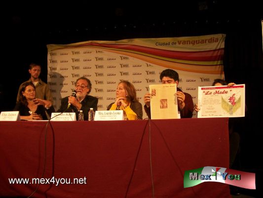 Llega la adaptaciÃ³n de "La Madre" en el Teatro Benito JuÃ¡rez (02-04)
Una de las obras maestras de la literatura, con contenido social, en una RevoluciÃ³n Rusa. En situaciones de movimiento obrero en donde la madre de uno de estos obreros es quien impulsa para seguir con una lucha

Text and Photo by: YanÃ­n RamÃ­rez
Keywords: teatro benito juÃ¡rez la obra la madre alejandro bichir sistema de teatros foro poco no