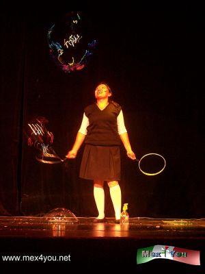Estrenos en Sistema de Teatros en Mayo (05-05)
A cargo de la artista ay garcÃ­a Ãºnica exponente del Bubble art MÃ©xico del 3 al 25 de mayo en el Teatro Sergio MagaÃ±a.

Roma al final de  la VÃ­a estreno 2 de mayo hasta completar 12 funciones mÃ¡s en el Teatro Sergio MagaÃ±a.

Text and Photo by: YanÃ­n RamÃ­rez
Keywords: roma la final de la via viciones burbujas sueÃ±os de jabÃ³n teatro sergio magaÃ±a foro poco no teatro infantil
