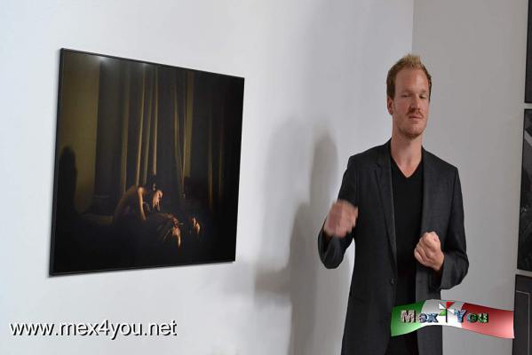 ExposiciÃ³n World Press Photo 2015 (04-05)
La imagen ganadora es delMads Nissen que muestra una escena Ã­ntima entre Jon y Alex, una pareja gay, en San Petersburgo, Rusia; lugar en donde las minorÃ­as sexuales enfrentan discriminaciÃ³n social y legal, acoso e incluso ataques violentos de odio de grupos religiosos y nacionalistas conservadores.

Pie de Foto:1er premio Reportajes grÃ¡ficos, Temas contemporÃ¡neos
Mads Nissen, Dinamarca, Scanpix/Panos Pictures



Text and Photo by: YanÃ­n RamÃ­rez
Keywords: worl press photo 2015 Museo Franz Mayer exposiones fotograficas canno mads nissen