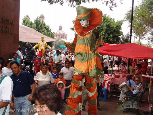 Dia del NiÃ±o 2006 / Children Day 2006 02-05
La celebraciÃ³n comenzÃ³ con una comparsa a cargo del Grupo Teatral Espiral  por la Alameda. 


The celebration began with a comparsa in charge of Spiral  Theater Group by the " Alameda " . 
Keywords: dia niÃ±o children day kids