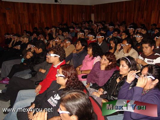 Cine 3D en el Centro Cultural JosÃ© MartÃ­ (01-03)
Por primera vez, el Centro Cultural JosÃ© MartÃ­ se proyectÃ³ cine en tercera dimensiÃ³n, este viernes 29 de julio durante el MaratÃ³n de Cine Alternativo del MartÃ­, SÃ³lo para sus ojos: Â¡Cine PsicotrÃ³nico en 3D!, en el que durante toda la noche se proyectarÃ¡n las pelÃ­culas Vinieron del espacio exterior (It came from outer space), Las mujeres gato de la luna (Cat-women of the moon), Aabra ka daabra, la escuela de magia (Harry Potter indio), 13 monjas: la venganza de las mujeres del Shogun (Shi shan nu ni) y Las aeromozas (The stewardesses), asÃ­ como una selecciÃ³n de cortos de los aÃ±os 30 a los 50, incluyendo pruebas realizadas por los hermanos LumiÃ¨re.


Keywords: cine tercera dimension 3d centro cultural jose marti maraton 
