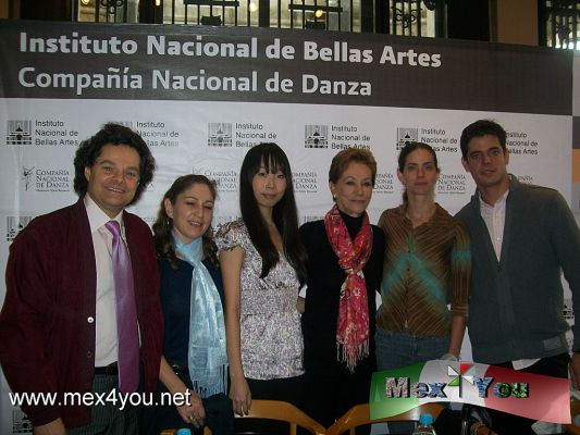 La Bayadera en el Palacio de Bellas Artes (02-02)
En esta ocasiÃ³n, la reposiciÃ³n estÃ¡ a cargo de la maestra Laura EcheverrÃ­a, quien asistiÃ³ a Carolina Llorca en el montaje original se trata de una obra dividida en tres actos, con base en el libreto de Sergei Khudekov. La mÃºsica es de LÃ©on Minkus y la interpretarÃ¡ la Orquesta SinfÃ³nica Juvenil Carlos ChÃ¡vez, bajo la direcciÃ³n huÃ©sped de Alexei Baklan, designado Artista de Ucrania,el mÃ¡ximo tÃ­tulo para un artÃ­fice de ese paÃ­s. Ha sido director de la Ã“pera Nacional de Ucrania, de la Opera Municipal de Kiev y del Ballet de Teatro para NiÃ±os y JÃ³venes.
Keywords: La Bayadera en el Palacio de Bellas Artes (01-02)