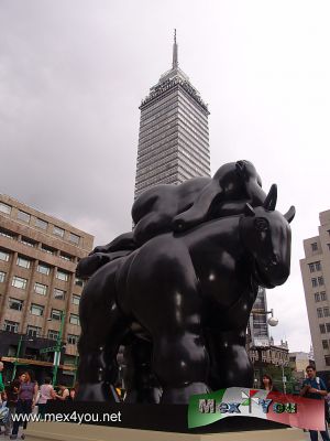 Botero en Bellas Artes (02-06)
Photo by: Antonio Pacheco 
Keywords: botero palacio bellas artes estatuas
