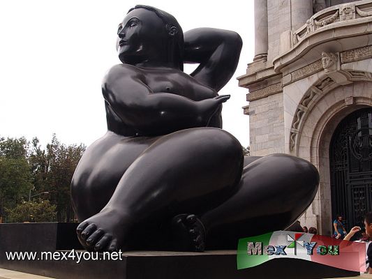 Botero en Bellas Artes (04-06)
Photo by: Antonio Pacheco 
Keywords: botero palacio bellas artes estatuas