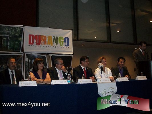 Festival "Revueltas" de Durango  (01-02)
En Conferencia de prensa se dieron a conocer los detalles del Festival Revueltas 2011.  El Licenciado Juan Ãvalos Mendez, Secretario de Turismo de Durango y la Directora del  Instituto de Cultura de Durango, Corin MartÃ­nez Herrera presentaron el programa oficial del Festival Revueltas del 7 al 23 de octubre, la fiesta que homenajÃ©a a los hermanos Revueltas: Silvestre , FermÃ­n, JosÃ© y Rosaura. 

Photo by: YanÃ­n RamÃ­rez 
Keywords: festival revueltas durango