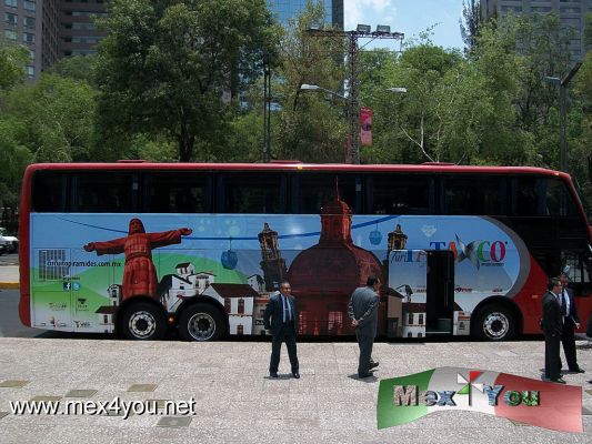 Jornadas Alarconianas y Banderazo nuevo Turibus a Taxco (03-03)
Los funcionarios dieron el simbÃ³lico banderazo de salida a una de las unidades que prestarÃ¡n el servicio, del tipo TuribÃºs, es decir, de doble nivel, pero con cabina protectora para los viajeros, cristales polarizados, asientos anatÃ³micos, aire acondicionado y con capacidad para 57 pasajeros.

 Las unidades del Turi Taxco prestarÃ¡n el servicio desde las 8:30 de la maÃ±ana y su regreso estÃ¡ previsto para las 20:30 horas, de manera que ofrecerÃ¡n al turista la alternativa de ir a Taxco y regresar a la ciudad de MÃ©xico el mismo dÃ­a, con la alternativa de que, si el visitante lo desea, puede quedarse a pernoctar en la ciudad guerrerense.

Photo by: YanÃ­n RamÃ­rez
Keywords: jornadas alarconianas alejandro rojas taxco guerrero 
