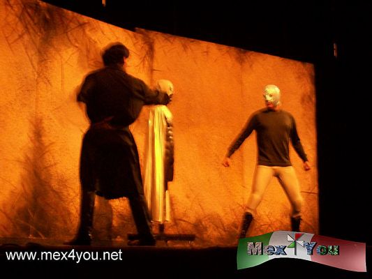 Festival para niÃ±os y jÃ³venes " A Trote" El despertar de las mujeres vampiro (01-05)
El Teatro de la Ciudad Esperanza Ã­ris abriÃ³ sus puertas para la puesta en escena de "El despertar de las mujeres vampiro"  dentro del Festival Internacional de Teatro para niÃ±os y jÃ³venes " A Trote".  El despertar de las mujeres vampiro es idea original de Luis MartÃ­n Solis que contÃ³ con la participaciÃ³n y entrenamiento de lucha libre Mr Magia y second,  Magia Jr.  


Text and Photo by: YanÃ­n RamÃ­rez 
Keywords: a trote despertar mujeres vampiro santo lucha libre wrestling enmascarado plata  festival teatro theater kids teen