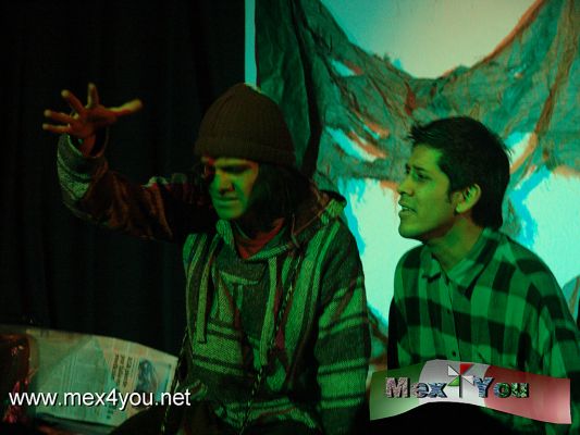 DevelaciÃ³n Placa 200 representa ciones "Noticia Inesperada" (01-04)
La obra "Noticia Inesperada" es una propuesta acerca de lo que estÃ¡ pasando a los jÃ³venes en la actualidad con el fenÃ³meno NI-NI , o sea ni estudia, ni trabaja. La obra trata de Cesar, un jÃ³ven cansado de la monotonÃ­a de su casa, quien sale a las calles y en su camino se topa con Luis, un chico de la calle, que serÃ¡ el portavoz que cambiarÃ¡ radicalmente su mundo. 
Keywords: develacion placa 200 representaciones noticia inesperada teatro theater centro cultural marti
