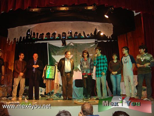 DevelaciÃ³n Placa 200 representa ciones "Noticia Inesperada" (04-04)
El dÃ­a miercoles 9 de febrero en el Centro Cultural JosÃ© MartÃ­, se llevÃ³ a cabo la develaciÃ³n de placa de las 200 representaciones de "Noticia Inesperada" escrita y dirigida por el jÃ³ven artista Christian Morales.  A las 20 horas los padrinos de honor: BenjamÃ­n Bernal, Presidente de la agrupaciÃ³n de periodistas teatrales, y Alejandro Licona, Dramaturgo, los cuales leyeron la placa y felicitaron a la compaÃ±Ã­a artistica multidisciplinaria JADEvolucionarte A.C.  con sus 9 aÃ±os de existencia. 
Keywords: develacion placa 200 representaciones noticia inesperada teatro theater centro cultural marti alejandro licona