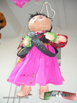 ExhibiciÃ³n de PiÃ±atas en el Museo de Arte Popular (03-03)
Keywords: exhibicion exposition exposicion piÃ±ata piÃ±atas map museo arte popular