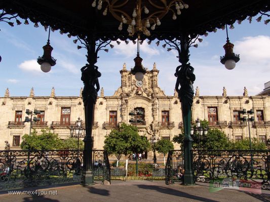 Plaza de Armas desde Kiosko / Arms Square from the kiosque
Keywords: guadalajara kiosko kiosque