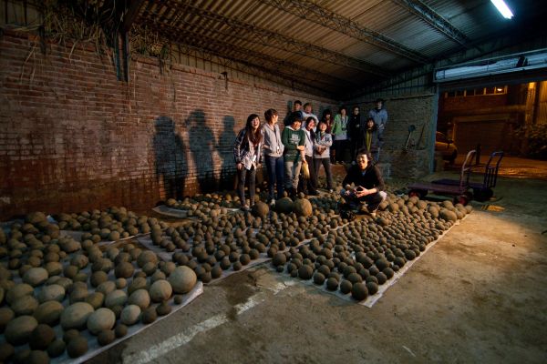 Post - Actitud, Muestra de Arte JÃ³ven de Taiwan (03-05)
Post-actitud es una muestra colectiva que incluye piezas de video, instalaciÃ³n , fotografÃ­a y arte digital y lo que esta exhibiciÃ³n desea tratar es un estado de afasia, un modo de vida totalmente nuevo. Lo que debate es algo mÃ¡s que la realidad en TaiwÃ¡n, es la post-actitud que estÃ¡n intentando crear las personas en Asia y en todo el mundo. 
Keywords: post actitud muestra arte joven taiwan 