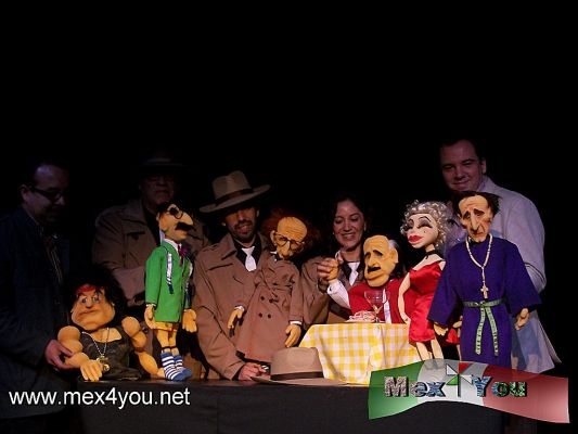 El que mueve los hilos (02-03)

Parodia del cine policiaco de la dÃ©cada de los aÃ±os cuarenta, cargada de humor negro, ironÃ­a y reflexiones filosÃ³ficas --propias del genio de la comedia contemporÃ¡nea Woody Allen--, este montaje es una colaboraciÃ³n del Instituto Nacional de Bellas Artes, Teatro AcercARTE y Pipuppets, y lleva por subtÃ­tulo CÃ³mo acabar de una vez por todas con las dudas sobre la existencia de Dios, las historias policiacas y las propagandas subliminales de cerveza.



Photo by: YanÃ­n RamÃ­rez
Keywords: mueve hilos teatro titeres theater sala xavier villaurrutia woody allen