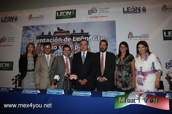 Tianguis TurÃ­stico LeÃ³n Guanajuato (01-02)
El 11 de mayo del 2011 LeÃ³n Guanajuato presentÃ³ su propuesta formal ante las autoridades de SECTUR y la CPTM para contender por ser sede de la ediciÃ³n nÃºmero 37 del Tianguis TurÃ­stico . 

Con un recinto catalogado como uno de los 4 mejores de todo el paÃ­s, segÃºn expertos en el mercado de convenciones, a 15 minutos del aeropuerto y a tan sÃ³lo unos pasos de la zona hotelera de la Ciudad,  LeÃ³n propone realizar un evento integral que no sÃ³lo muestre la diversidad turÃ­stica sino que provea  a sus proveedores de las herramientas para el cierre de negocios.

Photo by: JesÃºs SÃ¡nchez

Keywords: tianguis turistico turismo leon guanajuato 2012