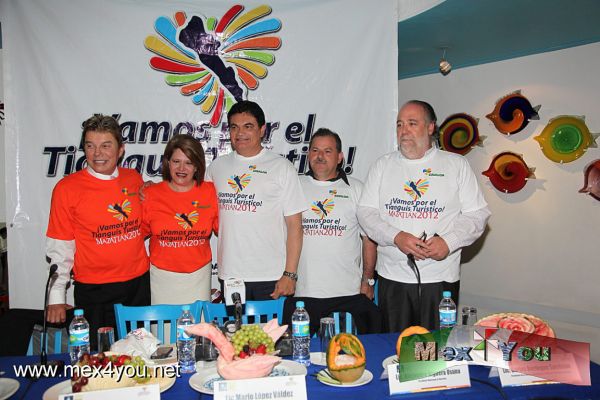 Tianguis TurÃ­stico en MazatlÃ¡n (01-04)
MÃ©xico, D. F, a 17 de mayo del 2011.- MazatlÃ¡n es la mejor oferta en todo el paÃ­s para la realizaciÃ³n del Tianguis TurÃ­stico 2012, pues gracias a un esfuerzo conjunto entre Gobierno del Estado y empresarios se destinarÃ¡n 20 millones de pesos para lograr el propÃ³sito de llevar ese evento internacional a Sinaloa, afirmÃ³ el gobernador Mario LÃ³pez Valdez, durante su visita al Distrito Federal para promocionar la candidatura sinaloense.

Photo by: JesÃºs SÃ¡nchez
Keywords: tianguis turistico turismo mazatlan 2012
