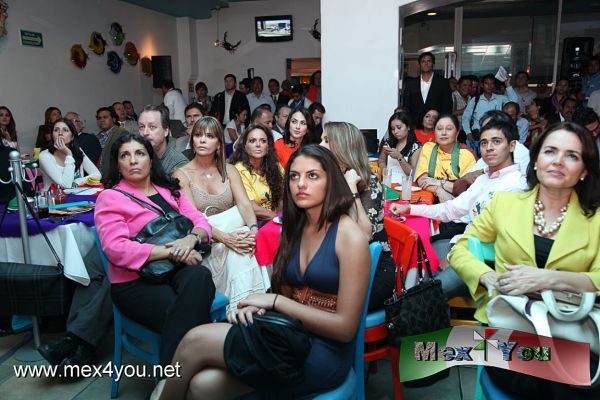 Tianguis TurÃ­stico en MazatlÃ¡n (03-04)
La promociÃ³n de esta candidatura estuvo reforzada por reconocidas personalidades del mundo artÃ­stico, cultural y deportivo, pues acompaÃ±aron al gobernador Mario LÃ³pez Valdez la primera actriz AngÃ©lica AragÃ³n, hija del ilustre compositor sinaloense JosÃ© Angel Espinoza â€œFerrusquillaâ€ AragÃ³n; tambiÃ©n la hija del Ã­dolo inmortal Pedro Infante, la seÃ±ora Lupita Infante; la cantante Dulce, la actriz Ofelia Cano; la hija de Lola BeltrÃ¡n, recordada cariÃ±osamente en el mundo artÃ­stico como â€œLola la Grandeâ€, la seÃ±ora MarÃ­a Elena Leal BeltrÃ¡n; y el futbolista profesional del equipo Cruz Azul, oriundo de Costa Rica, CuliacÃ¡n, Fausto Pinto, asÃ­ como 17 alcaldes de Sinaloa.

 
Keywords: tianguis turistico turismo mazatlan 2012