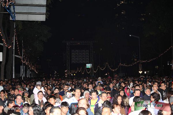 Concierto de AÃ±o Nuevo 2012 (03-07)
Al concierto de aÃ±o nuevo se estimÃ² al menos 50 mil asistentes y con saldo blanco, los capitalinos al pie del Ãngel de la Independencia, emblema y sÃ­mbolo del Distrito Federal, despidieron el aÃ±o viejo y recibieron el AÃ±o Nuevo 2012.



Photo by:  JesÃ¹s SÃ nchez 
Keywords: concierto aÃ±o nuevo angel independencia 2012