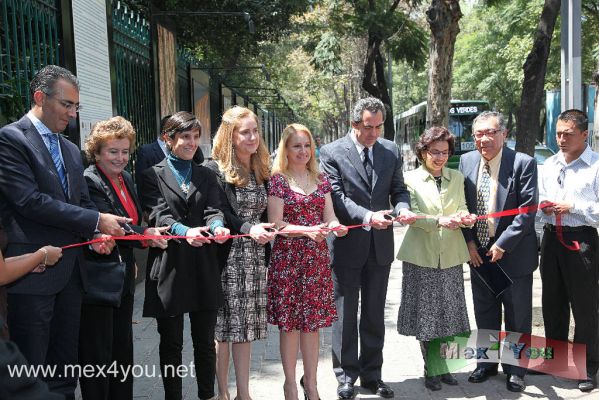 Ciudades Patrimonio de IberoamÃ©rica / Patrimony Cities of Iberoamerica (03-03)
Por su parte, Guadalupe Lozada LeÃ³n, coordinadora de Patrimonio HistÃ³rico, ArtÃ­stico y Cultural, precisÃ³ que la muestra busca resaltar la importancia del patrimonio cultural de la humanidad, entendiendo Ã©ste como el conjunto de obras de artistas, arquitectos, mÃºsicos, escritores y sabios, asÃ­ como las creaciones anÃ³nimas surgidas del alma popular; es decir las obras materiales y no materiales que expresan la creatividad de los pueblos, las lenguas, los ritos, las creencias, los lugares y monumentos histÃ³ricos, la literatura, las obras de arte y los archivos y bibliotecas.  



Photo by: JesÃºs SÃ¡nchez
Keywords: ciudades patrimonio ciudad patrimony iberoamerica