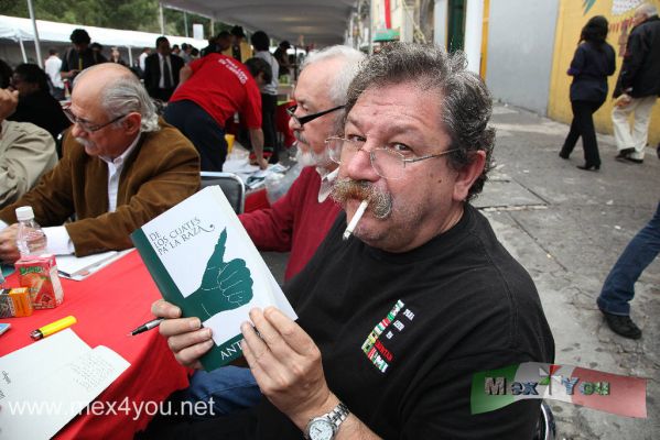 Feria Alternativa del Libro / Alternative Book Fair (06-06)
La Feria Alternativa del Libro en la Alameda Central concluirÃ¡ el 10 de octubre. Participan escritores, historiadores, periodistas, moneros, caricaturistas, artistas, promotores culturales, editores y libreros â€“con mÃ¡s de mÃ¡s de 300 sellos editoriales.
Se recibirÃ¡n donaciones de libros para la formaciÃ³n de Bibliotecas Comunitarias, destinadas a organismos y grupos de zonas marginales.

Para Leer en Libertad AC cuenta, para la realizaciÃ³n de esta Feria Alternativa, con el apoyo del PRD del DF y la FundaciÃ³n Cultural Trabajadores de Pascual y el Arte


Consultar la cartelera en el foro de mex4you o a:  

www.brigadaparaleerenlibertad.com


Photo by.: JesÃºs SÃ¡nchez




Keywords: feria alternativa libro alternative book fair paco ignacio taibo II