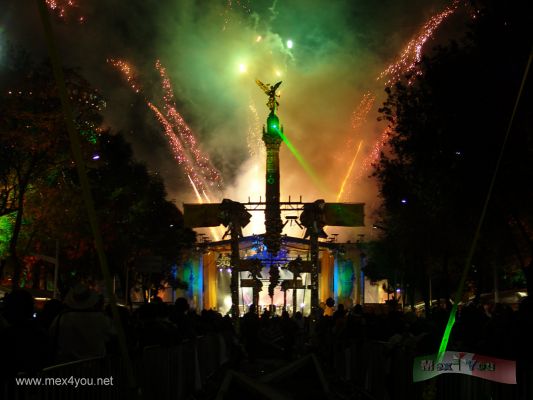 CelebraciÃ³n AÃ±o Nuevo Ciudad MÃ©xico / New Year Celebration  Mexico City2008 (07-07)
Segundos antes de las 12 de la noche iniciÃ³ la cuenta regresiva para dar la bienvenida al 2008. Al cabo de la cual se diÃ³ un hermoso espectÃ¡culo de fuegos artificiales.  Mex4you les desea a todos nuestros amigos un FELIZ 2008 y les agradecemos su preferencia.

Seconds before 12 oÂ´clock began the countdown to welcome 2008. After which gave a beautiful spectacle of fireworks. Mex4you wishes to all our friends an Happy  2008, and thank you for your preference.
Keywords: celebracion aÃ±o nuevo new year celebration mexico city ciudad 2008 angel independencia independence