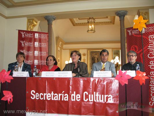 Conferencia de Prensa Vacaciones de Verano en la Ciudad de MÃ©xico/ Mexico City Holidays Press Conference (01-05)
En el Teatro de la Ciudad en la Ciudad de MÃ©xico se llevÃ³ a cabo la conferencia de prensa para dar a conocer el programa:  " Rehilete...niÃ±as y niÃ±os en movimiento Vacaciones de Verano 2008". Involucrando tanto a la secretarÃ­a de Turismo como a la de Cultura del Distrito Federal.

At the Teatro de la Ciudad in Mexico City was held the press conference to publicize the program: "... Rehilete girls and boys moving Summer Holidays 2008". Involving both the secretariat of Tourism and Culture of the Federal District.

FOTO: JesÃºs Sanchez
Keywords: vacaciones holidays niÃ±os kids verano summer conferencia prensa press conference ciudad mexico city