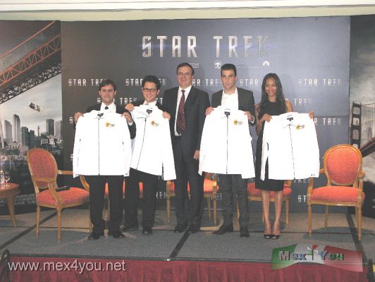 PresentaciÃ²n PelÃ¬cula Star Trek  Presentation  (02-03)
En su prÃ²ximo estreno el 5 de Junio en nuestra ciudad el Director de la Cinta Jeffrey Jacob Abrams comentÃ² que este es uno de los paÃ¬ses por los que harÃ n una gira de promociÃ²n de la pelÃ¬cula.

In his next premiere on June 5 in our city the Director of the tape Jeffrey Jacob Abrams said that this is one of the countries through which they will make a tour to promote the film.
Keywords: star trek presentacion presentation pelicula film movies marcelo ebrard zachary quinto Jeffrey Jacob Abrams