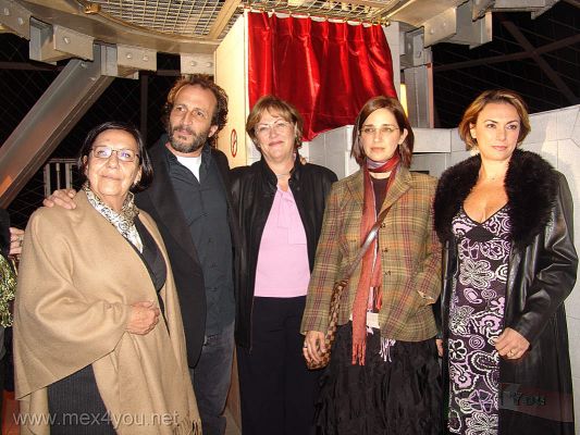 DevelaciÃ³n de Placa de la PelÃ­cula " SÃ³lo con tu Pareja" /  Plaque Develation " SÃ³lo con tu Pareja" Torre Latinoamericana Tower (02-05)
Con Personalidades como la Secretaria de Cultura; Elena Cepeda de LeÃ³n, La Autoridad del Centro HistÃ³rico; Alejandra Moreno y la Presidente de la AsociaciÃ³n Civil; Paula Astorga junto con los actores de la PelÃ­cula: "SÃ³lo con tu Pareja"; Daniel JimÃ©nez Cacho, Claudia RamÃ­rez y Dobrina Cristeva asistieron a la develaciÃ³n de la placa en el mirador de la Torre Latinoamericana.

With personalities such as Secretary of Culture; Elena Cepeda de Leon, The Authority's Historic Center, Alejandra Moreno and the President of the Civil Association; Paula Astorga along with the actors of the film: "Only with your couple"; Daniel Jimenez Cacho, Claudia Ramirez and Dobrin Cristeva attended the unveiling of the plaque on the lookout for Torre Latinoamericana.
Keywords: aqui filmo pelicula film elena cepeda torre latinoamericana latinoamerican tower