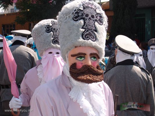 Carnaval PeÃ±Ã³n de los BaÃ±os / PeÃ±on de los BaÃ±os Carnival (03-10)
Los Habitantes del PeÃ±Ã³n de los BaÃ±os recorren las principales calles bailando y portando coloridos disfraces.

The Inhabitants of the PeÃ±Ã³n de los BaÃ±os walk by the main streets dancing and wearing colorful costumes.
Keywords: carnaval carnival peÃ±on baÃ±os chinelos