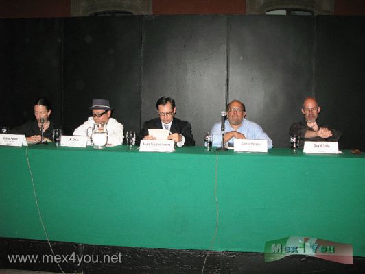 Mesa Redonda NiÃ±o Perdido / Kid Lost (01-02)
Realizada en el marco de la exposiciÃ³n NiÃ±o Perdido del artista IlÃ¡n Lieberman, que se exhibe en este recinto de la SecretarÃ­a de Cultura, la mesa redonda contÃ³ con la participaciÃ³n de los escritores David Lida (Las llaves de la ciudad: un mosaico de MÃ©xico), J.M. ServÃ­n (Cuartos para la gente sola), el museÃ³grafo e investigador Alfonso Morales (Los recursos de la nostalgia, Eternidad fugitiva) y el abogado Ãlvaro VizcaÃ­no Zamora, secretario AcadÃ©mico del Instituto Nacional de Ciencias Penales; Cristina Faesler, directora del Museo de la Ciudad de MÃ©xico, fungiÃ³ como moderadora.

Foto de: JesÃ¹s SÃ nchez.
Keywords: mesa redonda niÃ±o perdido kid lost