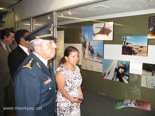 ExposiciÃ³n Conoce a tu EjÃ©rcito y Fuerza AÃ©reas Mexicanos (02-03)
En palabras del General de DivisiÃ³n, Arturo PÃ©rez Cabello sobre la exposiciÃ³n apuntÃ³:  â€œtiene como objetivo que los ciudadanos se enteren sobre el desempeÃ±o de su ejÃ©rcito en bien de la sociedad mexicanaâ€ agregÃ³ el general quien mencionÃ³ que la creaciÃ³n del ejÃ©rcito y de la fuerza Ã¡rea mexicanos, es acorde a la visiÃ³n constitucional de defender la integridad, la independencia y la soberanÃ­a de la naciÃ³n.


Photos by: JesÃºs SÃ¡nchez.
Keywords: exposicion exposition exhibition ejercito fuerza aerea mexicana mexican army aerial force metro zocalo subway militar military