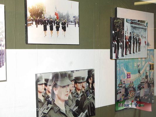 ExposiciÃ³n Conoce a tu EjÃ©rcito y Fuerza AÃ©reas Mexicanos (03-03)
La exposiciÃ³n del Metro: " Conoce a tu EjÃ©rcito y Fuerza AÃ©rea Mexicanos" estÃ¡ dividida en 5 lÃ­neas temÃ¡ticas, el evento muestra fotografÃ­as de las operaciones que la Defensa Nacional lleva a cabo contra del narcotrÃ¡fico, el sistema educativo militar, el adiestramiento del ejÃ©rcito, la equidad de gÃ©nero y su labor en auxilio a la poblaciÃ³n civil en caso de desastres naturales.  Esta es un homenaje a la labor del ejÃ©rcito.


Photos by: JesÃºs SÃ¡nchez.
Keywords: exposicion exposition exhibition ejercito fuerza aerea mexicana mexican army aerial force metro zocalo subway militar military