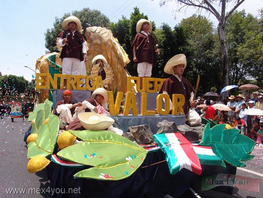 CelebraciÃ³n 5 de Mayo / 5th of May  Puebla 2008  (05-06)
El desfile del 5 de Mayo se llevÃ³ a cabo durante aproximadamente 4 horas y destacaban las escuelas de Puebla en Carros AlegÃ³ricos. 

The parade of May 5th  was carried out for about 4 hours and attended Puebla's schools Alegoric Cars.
Keywords: batalla puebla 5 mayo cinco fifth  festival parade  puebla