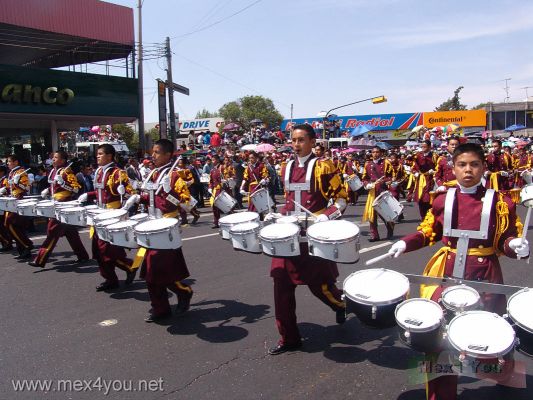 CelebraciÃ³n 5 de Mayo / 5th of May  Puebla 2008  (06-06)
El sonido de los tambores y los pegajosos ritmos se oÃ­a a lo largo del Boulevard HÃ©roes del 5 de Mayo de Puebla.

The sound of drums and the  rhythms were heard along the Boulevard of  Puebla Heroes on May 5th.
Keywords: batalla puebla 5 mayo cinco fifth  festival parade  puebla