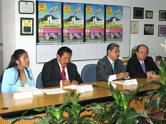 Feria Regional Milpa Alta / Milpa Alta Regional Fair 2008  (01-04)
A partir del 6 de agosto y hasta el 17 se llevarÃ¡ a cabo la Feria Regional de Milpa Alta y en Conferencia de Prensa los productores  invitan al pÃºblico a asistir a esta delegaciÃ³n a conocer los artÃ­culos que se elaboran en la delegaciÃ³n.

From August 6th until 17th will be held the Regional Fair Milpa Alta and a press conference the producers invite the public to attend this delegation to know the items that are produced in the delegation. 

Fotos de: JesÃºs Sanchez.
Keywords: milpa alta feria nopal alejandro rojas turismo tourism