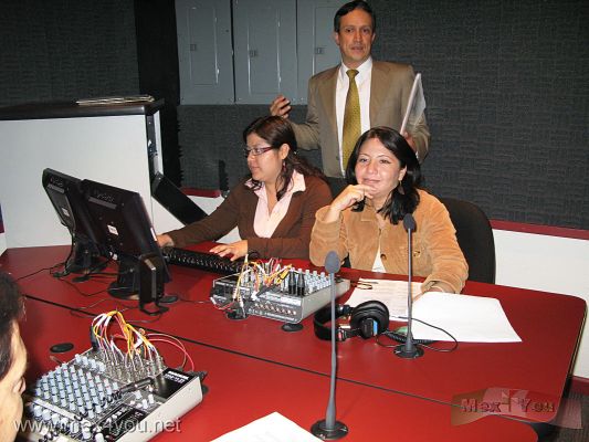 Inauguracion CÃ³digo DF Radio Cultural en LÃ­nea (03-04)
Para la creaciÃ³n de esta radio en internet se ha reunido a un grupo de escritores, periodistas, artistas y especialistas en diversos tÃ³picos, los cuales ofrecen una programaciÃ³n en tres barras: Radio para la Banda Ancha, Auditivo y CÃ³digo para NiÃ±os.

To create this Internet radio has met a group of writers, journalists, artists and specialists in various topics, which offer programming in three bars: Radio for Broad Band, Audictory and Code for Children



Fotos de: JesÃºs SÃ¡nchez
Keywords: codigo radio cultural code ciudad mexico marcelo ebrard
