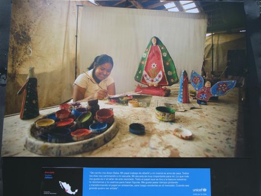 Horizonte Igualdad NiÃ±os, NiÃ±as y Adolescentes en MÃ©xico / Horizon Equality Boys, Girls, Teens Mexico 2008 (05-05)
La exposiciÃ³n estarÃ¡ en las rejas del Bosque de Chapultepec del 21 del Julio al 24 de Agosto del 2008. 


 

Foto de:  JesÃºs Sanchez.
Keywords: rejas chapultepec woods elena cepeda exposicion fotografia fotografias exposition photo