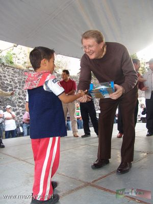 Dia de Reyes en la Ciudad de MÃ©xico / Epiphany Day in Mexico City 2008 (02-07)
NiÃ±os que representaban a centros comunitarios recogieron sus juguetes que promueven el juego al aire libre y la salud de los niÃ±os.

Children representing community centers picked up their toys that promote the game outdoors and children's health.
Keywords: dia reyes magos epiphany day three wisdom men coyoacan heberto castillo