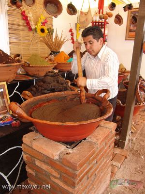 Feria del Mole / Mole Fair Milpa Alta 2007  (02-06)
En San Pedro Atocpan, el cual es el nombre del lugar donde se lleva a cabo la Feria, y donde se produce la especialidad que es el " Mole Almendrado".

In San Pedro Atocpan, who is the name of the place where the Fair is carried out,  and where is produced the  specialty the â€œ Mole Almendradoâ€ ( almond Mole).
Keywords: feria mole fair milpa alta atocpan