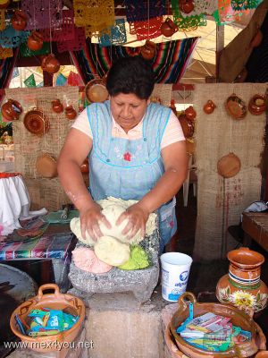 Feria del Mole / Mole Fair Milpa Alta 2007  (04-06)
En la Feria del Mole usted podrÃ¡ encontrar varios restaurantes donde se expenden diferentes platillos preparados con los diversos tipos de mole y con tortillas hechas a mano con ingredientes como nopal en la masa.

In the Mole Fair you will be able to find several restaurants where different sort of dishes are  prepared with the diverse types of Mole and tortillas done by hand with ingredients like nopal in the dough .
Keywords: feria mole fair milpa alta atocpan masa