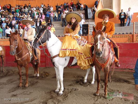 Charreada en honor a Pedro Infante / Charreada in honor to Pedro Infante 2007 ( 04 - 11 )
Tal evento contÃ³ con la presencia de Lupita Infante, la cual es hija del Ã­dolo Pedro Infante.

Such event counted on the presence of Lupita Infante, who is daughter of idol Pedro Infante.
Keywords: charreada charros charro asociacion nacional de charros charreria mexicana amazona amazonas