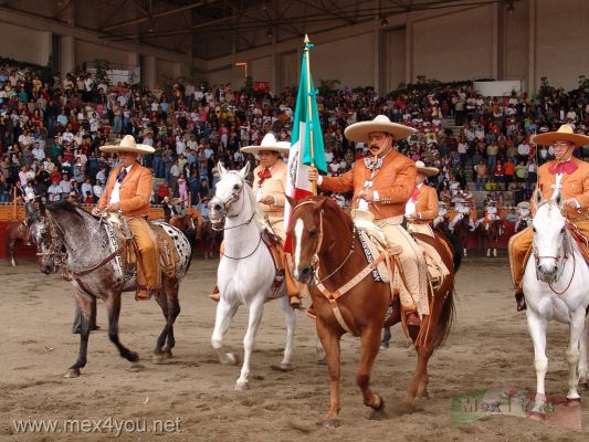 Charreada en honor a Pedro Infante / Charreada in honor to Pedro Infante 2007 ( 06- 11 )
Para comenzar el evento el abanderado portaba nuestro lÃ¡baro patrio y se entonÃ³ nuestro Himno Nacional 

In order to begin the event the flagman carried our Flag and our Nacional Hymn was intoned
Keywords: charreada charros charro asociacion nacional de charros charreria mexicana